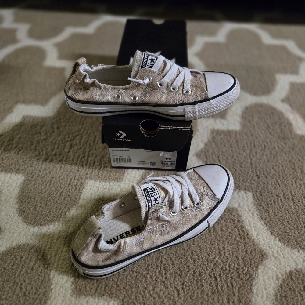 EUC Converse Shoreline Slip ons